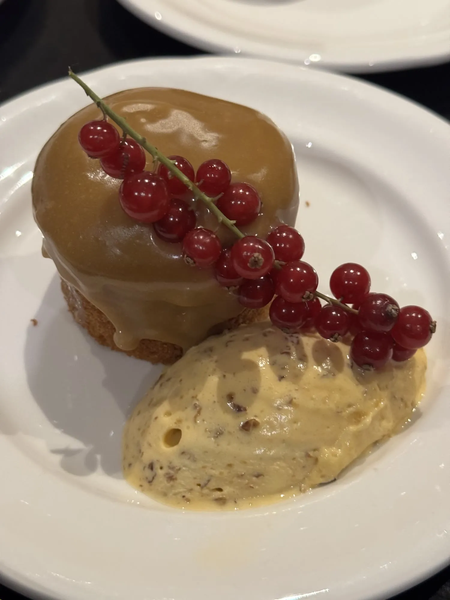Caramel dessert with redcurrants from a wine dinner evening